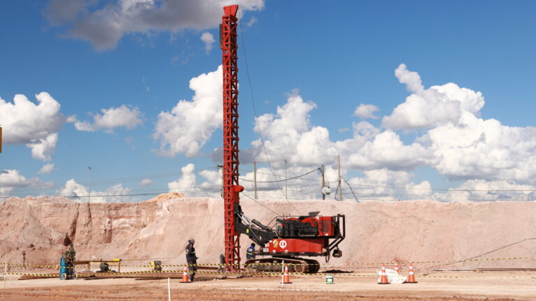 Cravada Perfil Metálico